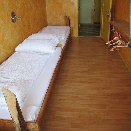 Schiff Bihlerdorf - Hostel Экстерьер фото
