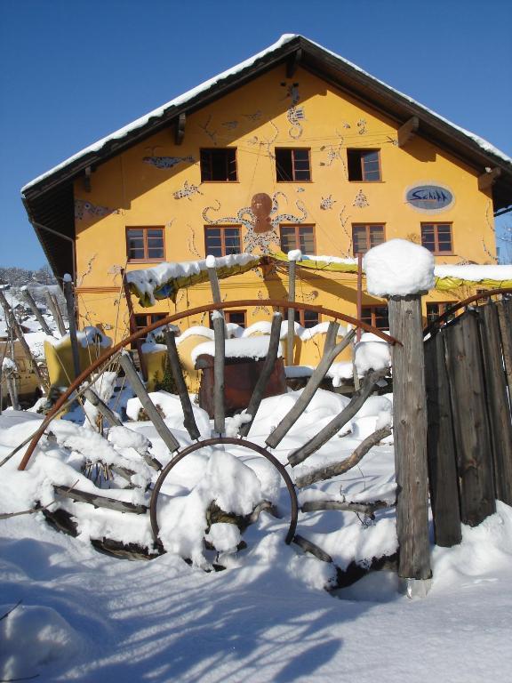 Schiff Bihlerdorf - Hostel Экстерьер фото