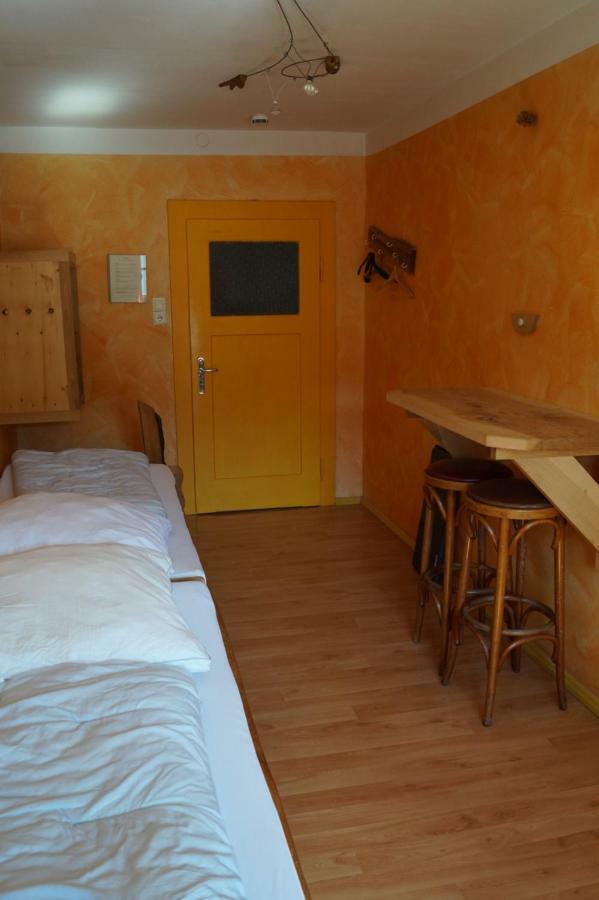 Schiff Bihlerdorf - Hostel Экстерьер фото