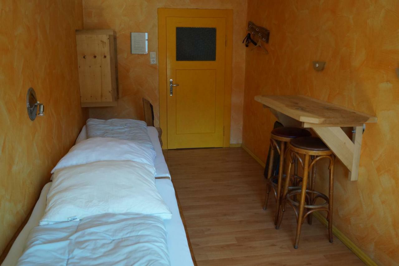 Schiff Bihlerdorf - Hostel Экстерьер фото